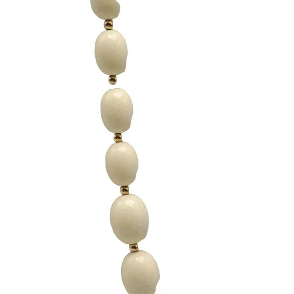 Monet Cream Acrylic Bead Beaded Necklace Lobster Closure Vintage 29 in - Picture 2 of 5